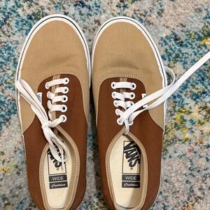 Vans custom authentic men’s Brown and Tan Sneakers 9 wide. Excellent condition.